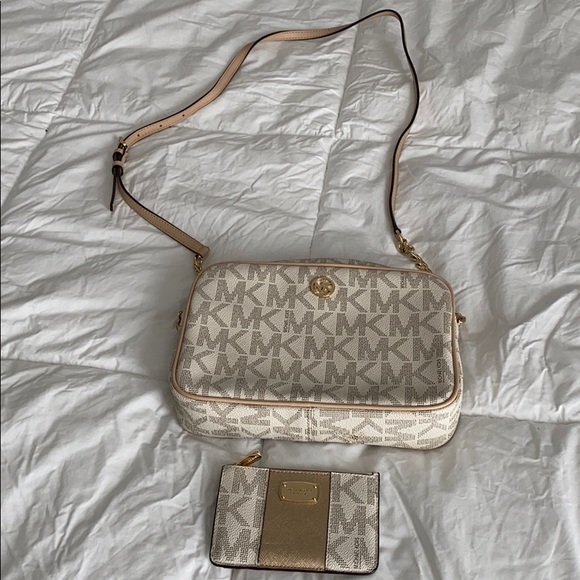 Michael Kors Handbags - MK crossbody bag w/wallet